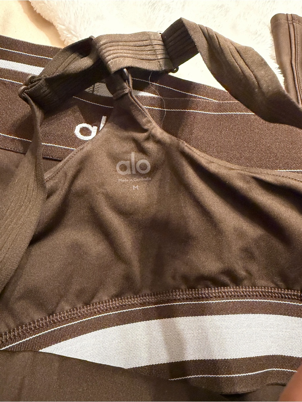 ALO Yoga Brown Sports Bra with White Logo Band and leggings to match - Picture 3 of 6